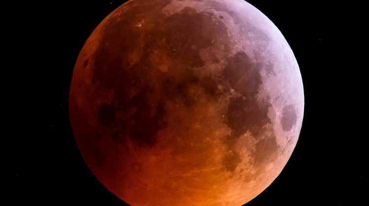 Video: ’Super Blood Wolf Moon’ Lunar Eclipse With Pictures From Hungary