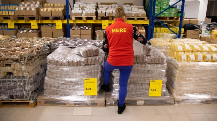Mere Staffs Up: New Russian Retailer in Hungary to Display Goods  on Pallets Not Shelves